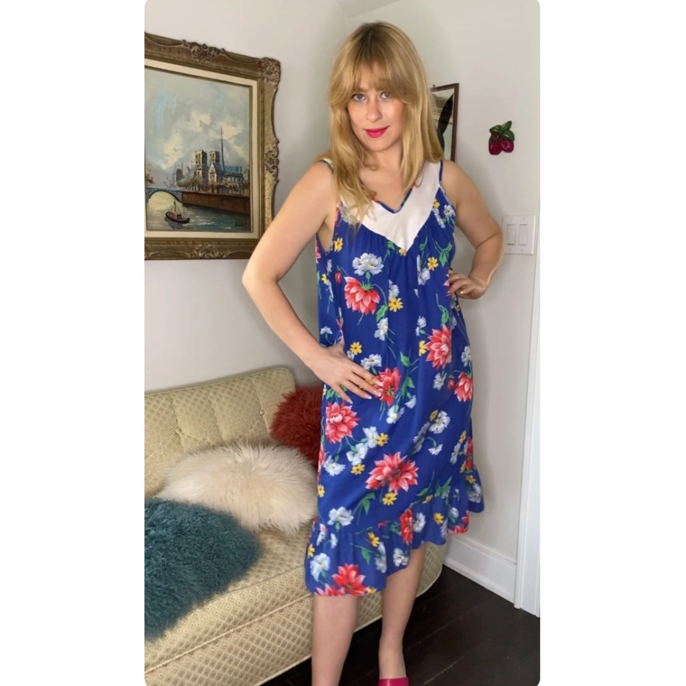 Vintage 1960's Floral House Dress in Cobalt Blue with Red + Yellow Flowers • M - Picture 3 of 6